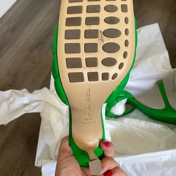 BOTTEGA VENETA
Parakeet Green Quilted Leather Padded Mule Heels Sandals 38 38.5 - Picture 8 of 8